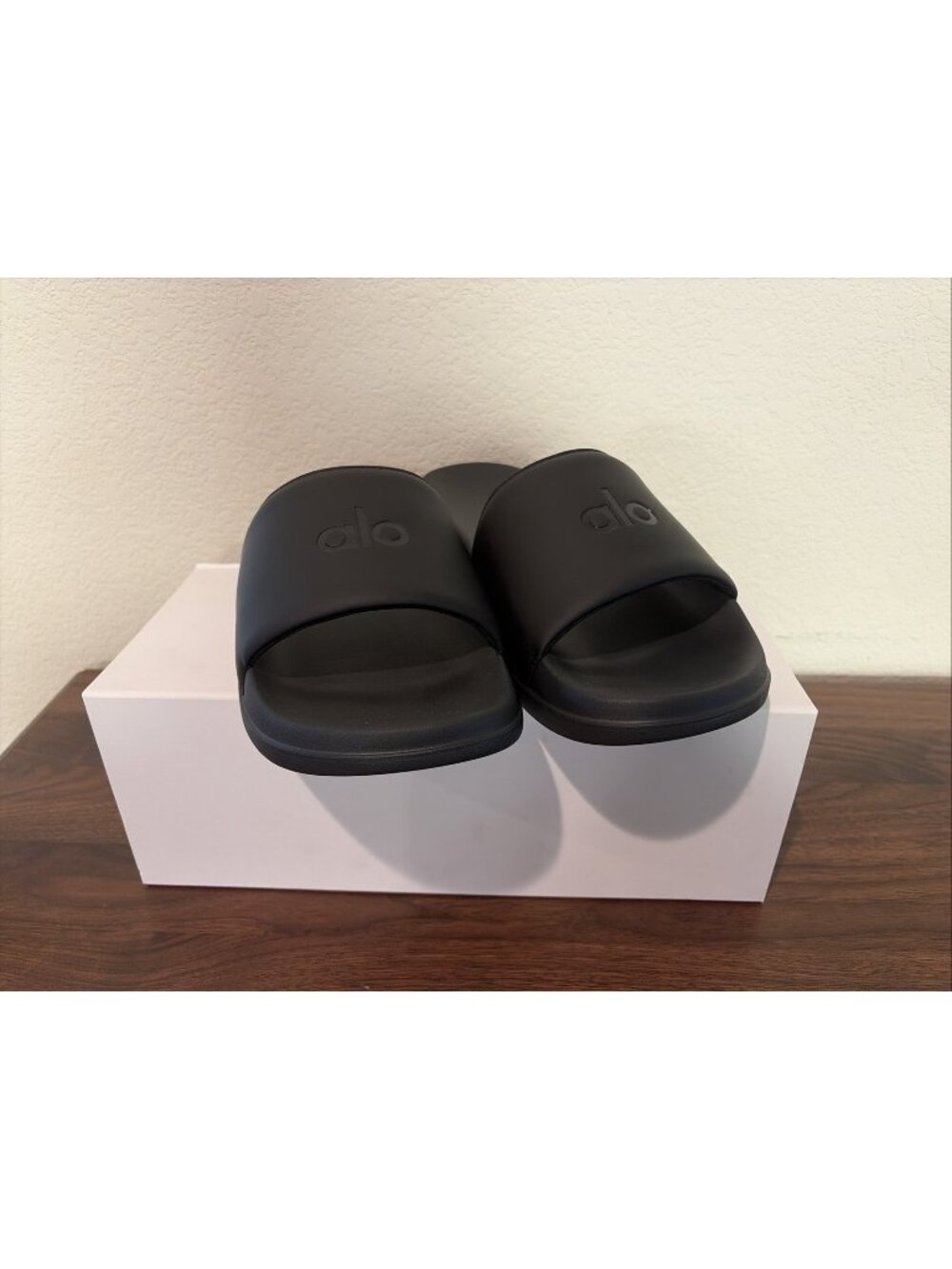 Alo Yoga Unisex It Slide Non-Slip in Black Size US M14/W16 EU48